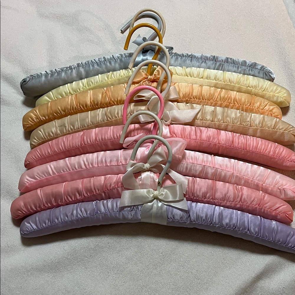 Set of 8 vintage 70s Satin Padded Hangers in Pastel Colors
